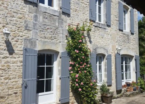 Belle maison de charme piscine confort calme jeux