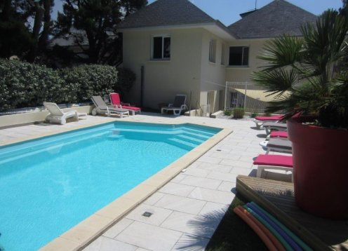 Pretty House  Heated Pool  Sleeps 10